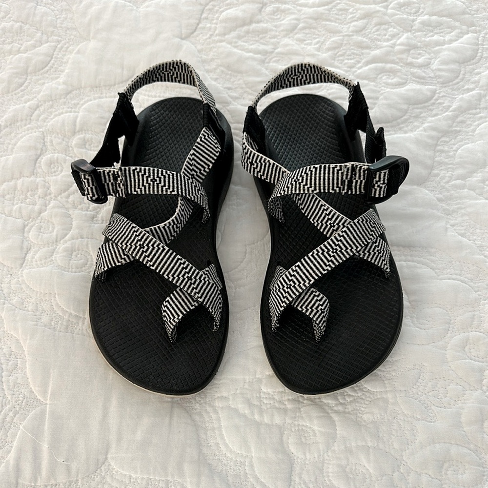 Chaco Women’s Outdoor Sandals Women’s Size 9 Black White Cloud Strappy